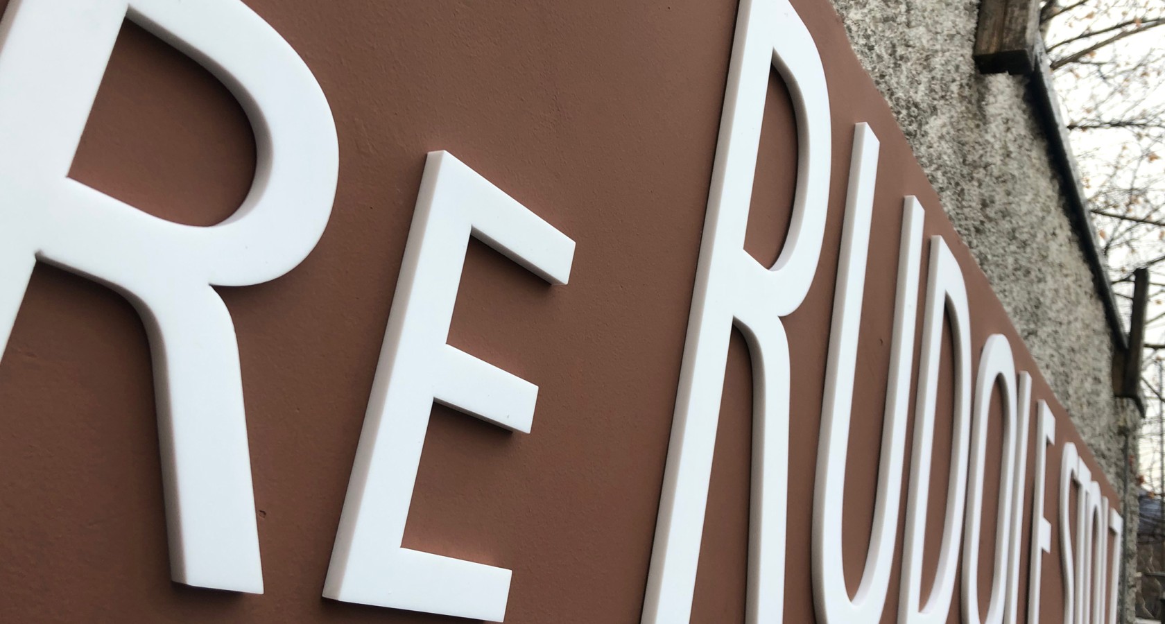 3D-Schrift auf Mauer