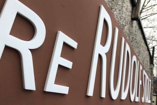 3D-Schrift auf Mauer