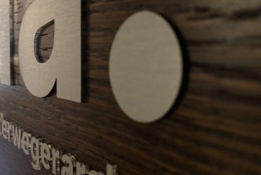 3D-Schriftzug in Holzoptik