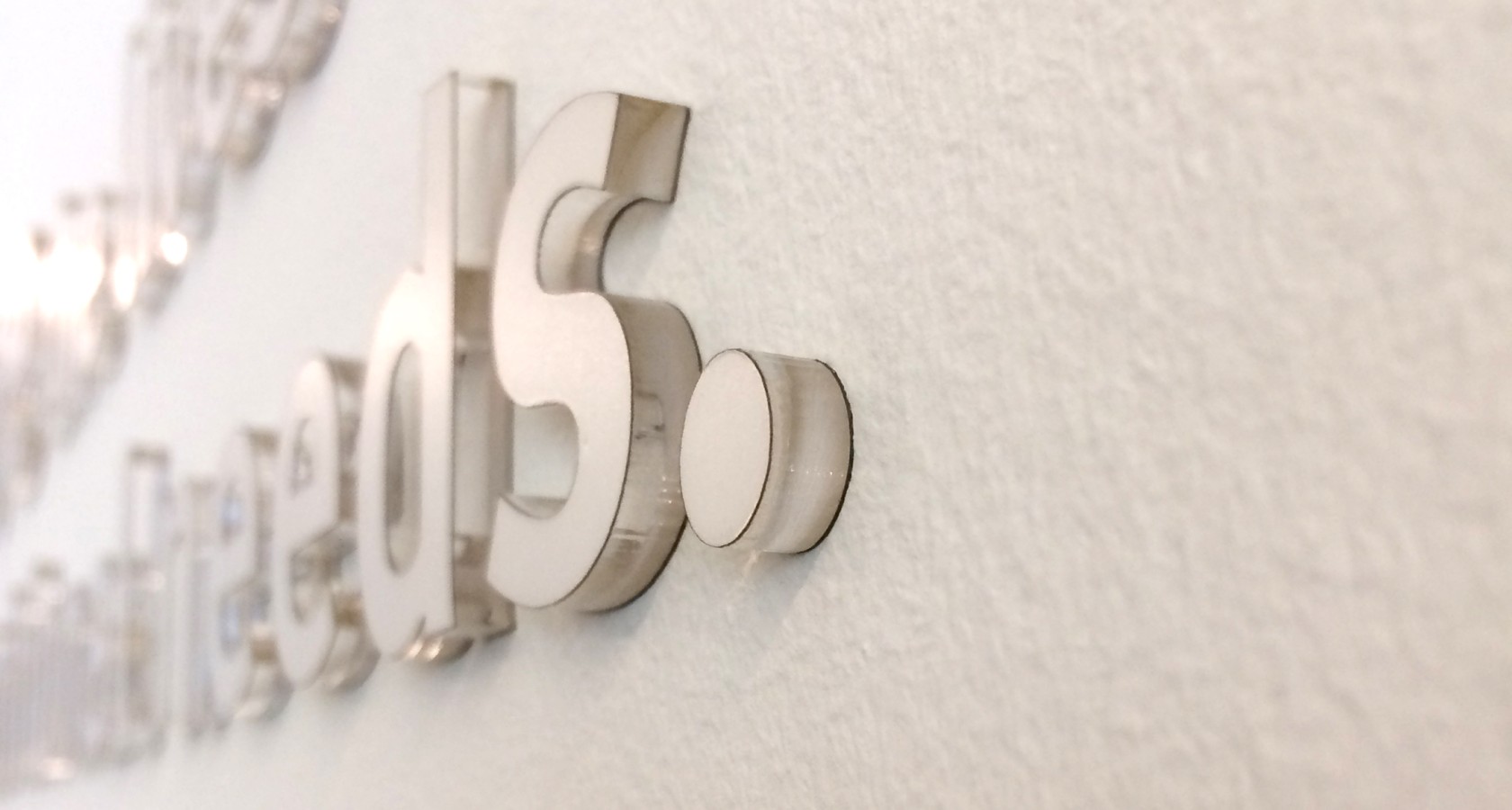 3D-Logo aus Plexiglas