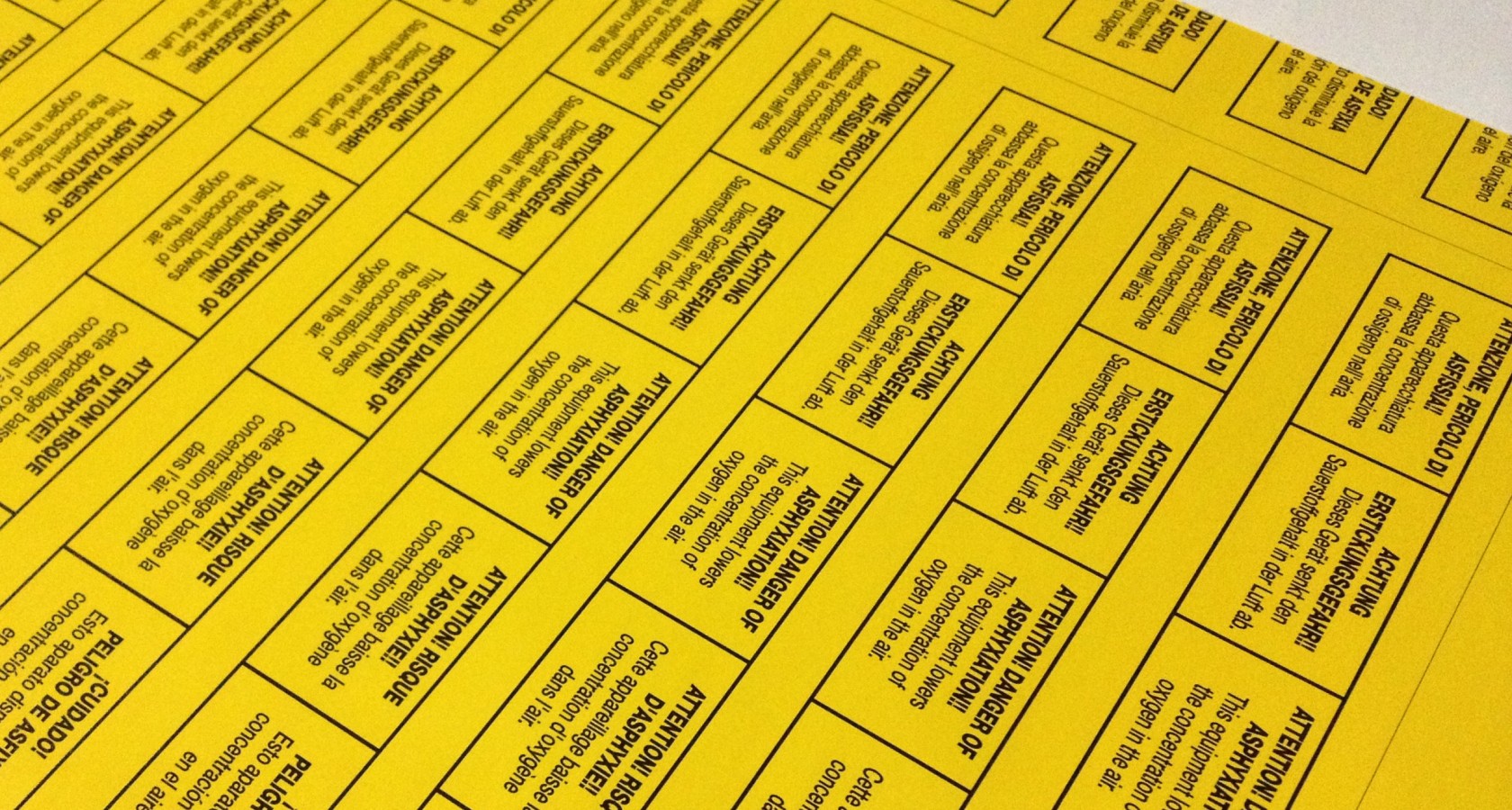 Adesivi con avvisi di pericolo