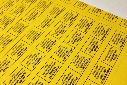 Adesivi con avvisi di pericolo