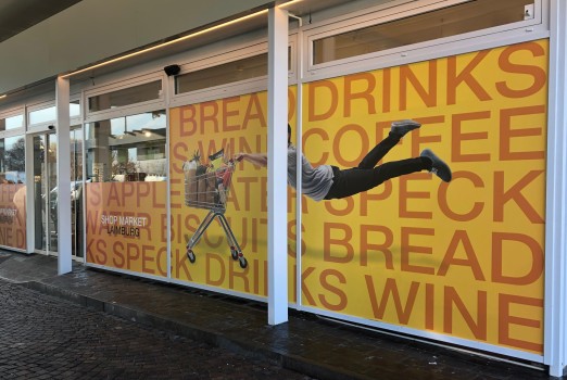 Fensterbeklebung Supermarkt in Digitaldrucktechnik